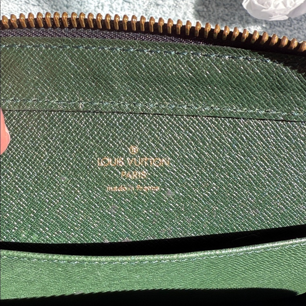 Auth LOUIS VUITTON Baikal Second Taiga Green Leather Clutch Bag France ๐๐๐ - Picture 16 of 16